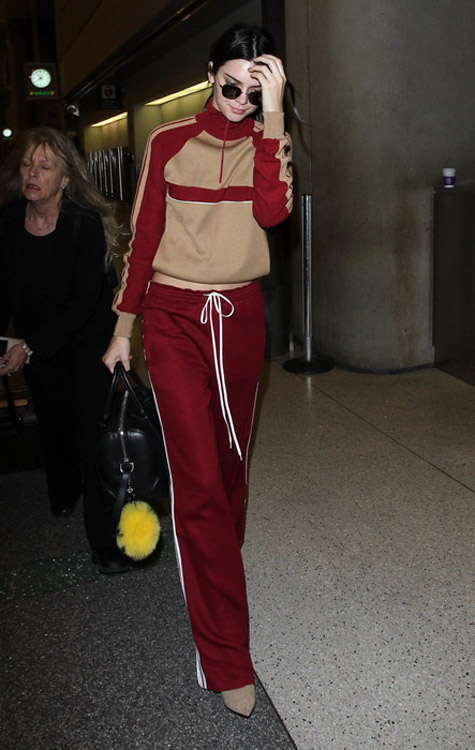 Kendall-Jenner-Opted-Match-Her-Trackpants-Red-Beige-Pullover-Rather-Than-Zip-Up